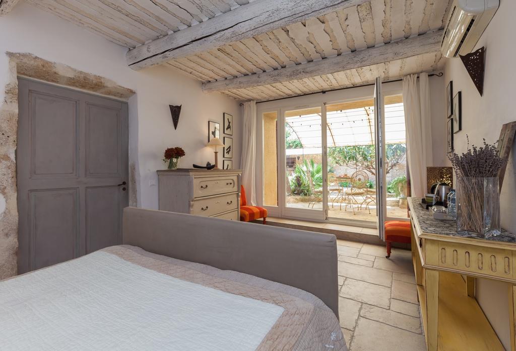 La Louviere Des Bruyeres Bed & Breakfast Robion en Luberon Oda fotoğraf