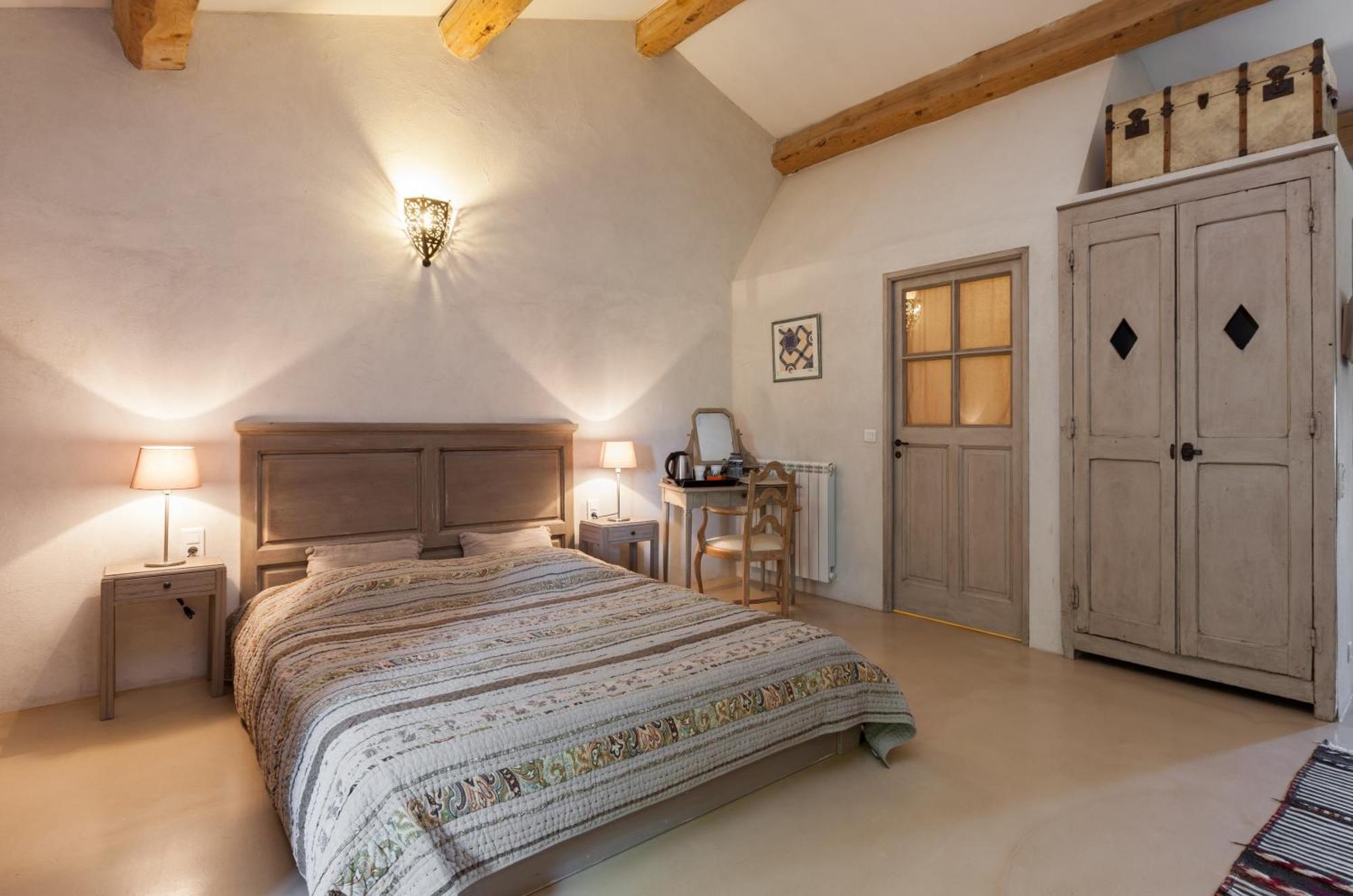 La Louviere Des Bruyeres Bed & Breakfast Robion en Luberon Oda fotoğraf